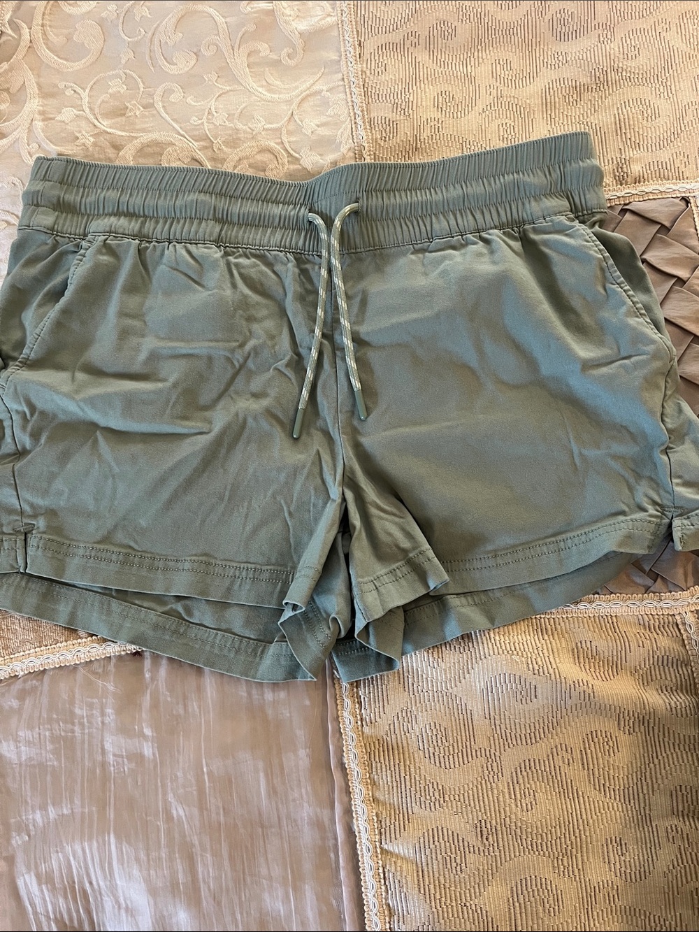Women's Avalanche Sage Olive Green Drawstring Active Shorts Pockets Size L